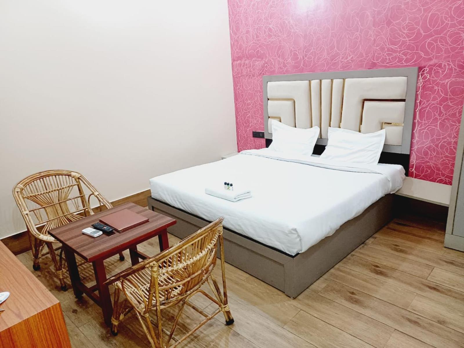 Paradise Home Stay Rāni Pokhri Zewnętrze zdjęcie
